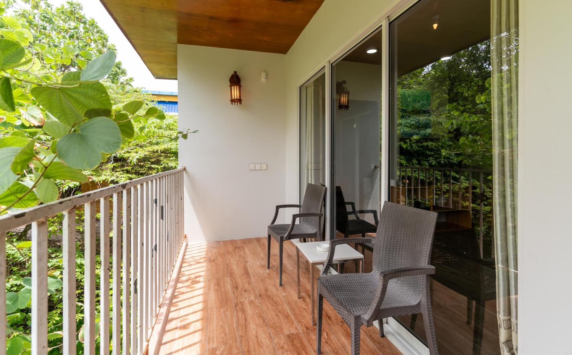 Ukulhas Villa Oceanview Hotel & Spa Exterior photo